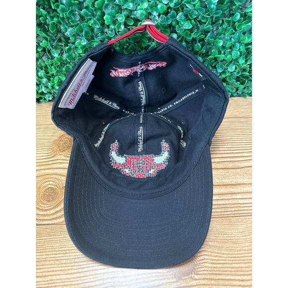 Mitchell & Ness Black & Red NBA Chicago Bulls Adjustable Dad Hat Cap - Picture 8 of 8